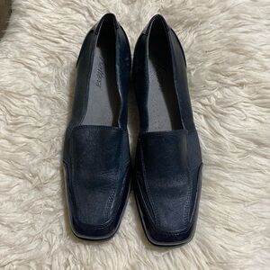 Trotters Arianna, Sz 7.5, Blue  Leather‎ w/ Patent Detail & Stretch Gore Panels